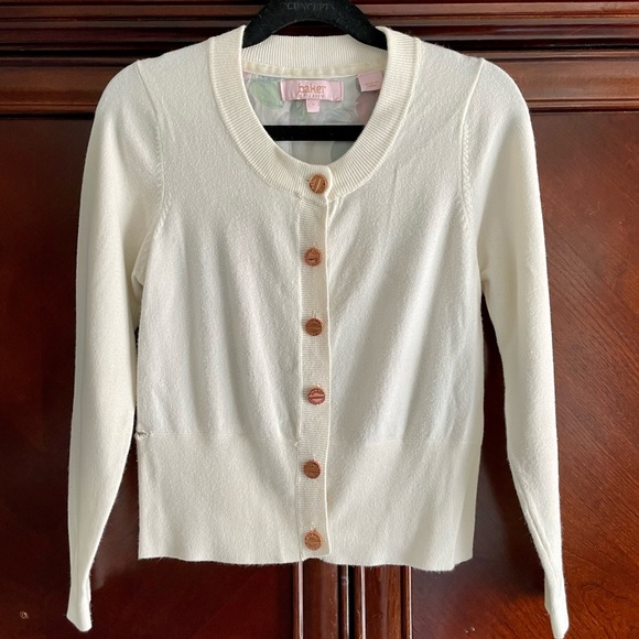 5/$25 Kids Ted Baker Cardigan - Picture 2 of 11